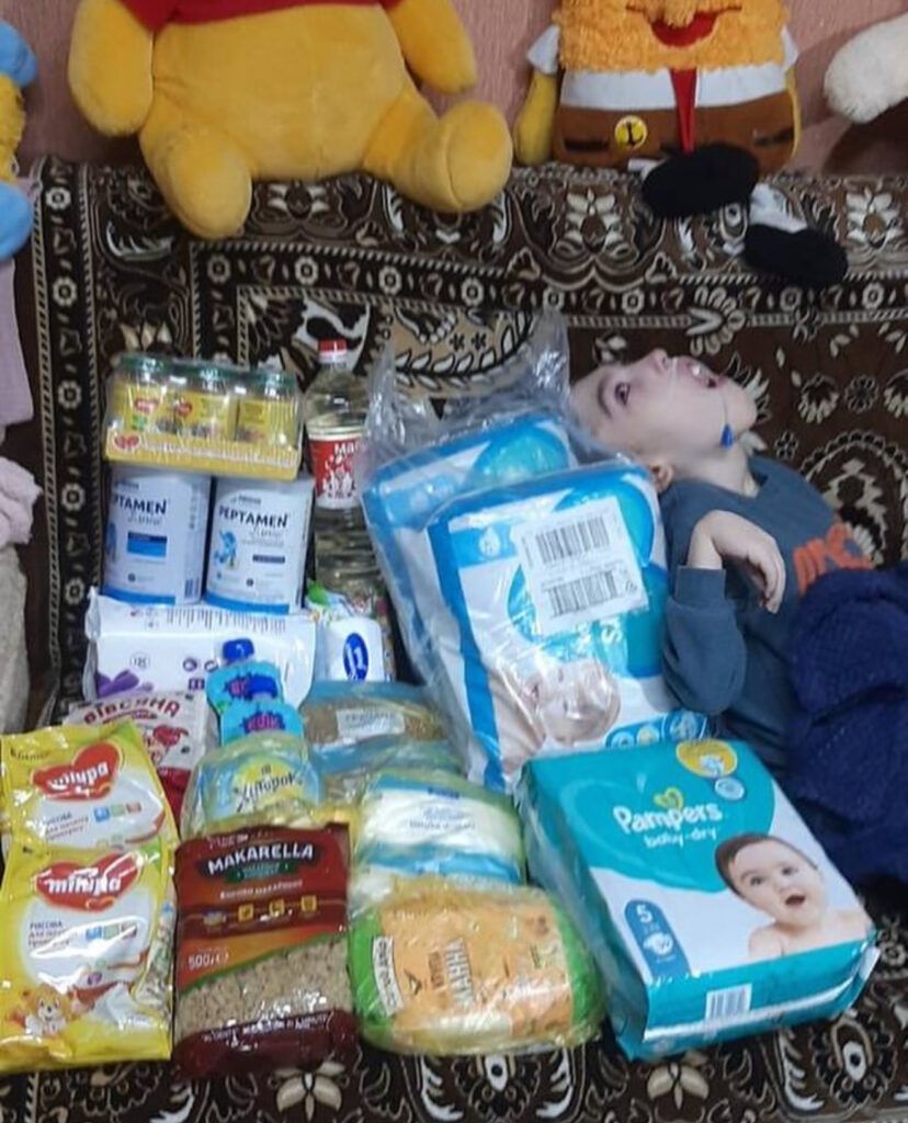 Хворий Артемчик та його родина отримали допомогу